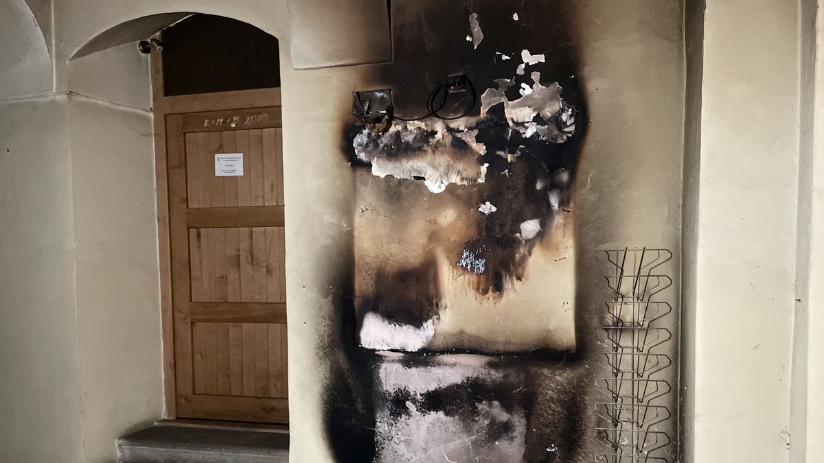 V kostele řádu Petrinů v Českých Budějovicích někdo zapálil sbírku pro potřebné